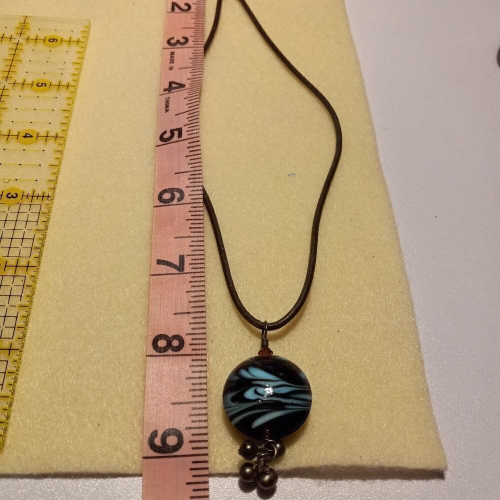 Art Glass necklace and earrings - Picture 2 of 3